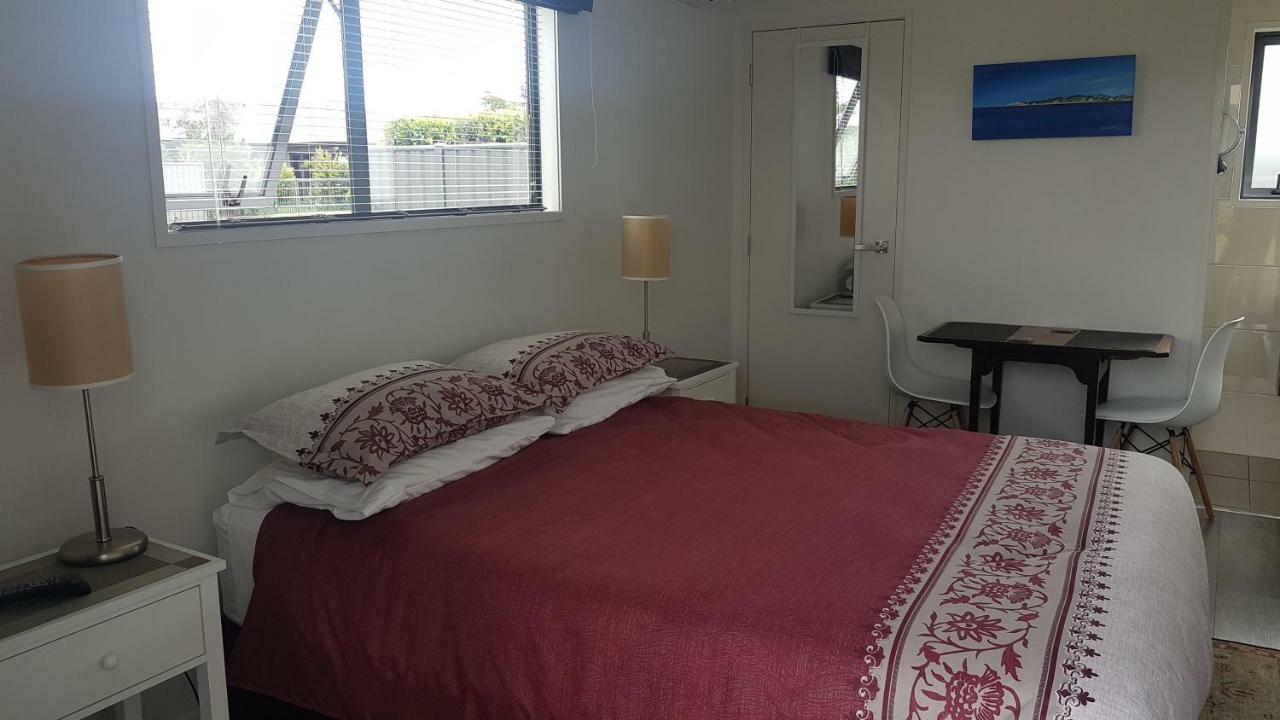 Accommodation In Frimley Hastings Exterior foto